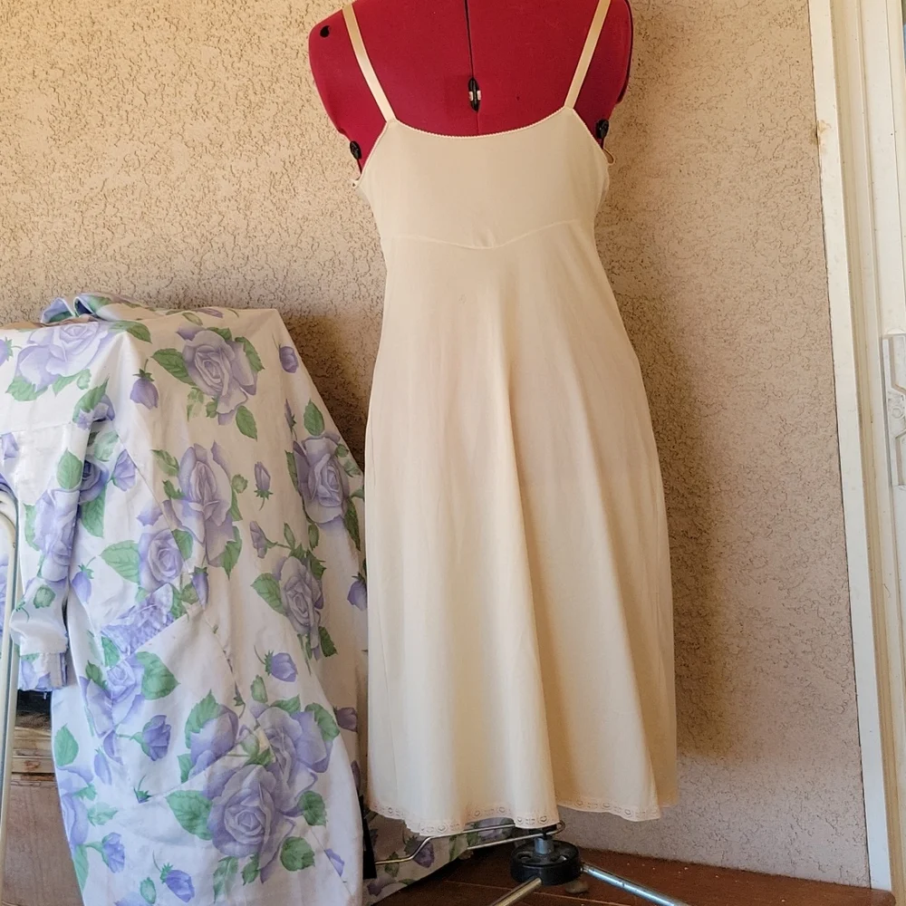 Vintage SEARS The Doesn't Slip Sexy Lingerie sz 34 with Pointy Boobs - Picture 5 of 12